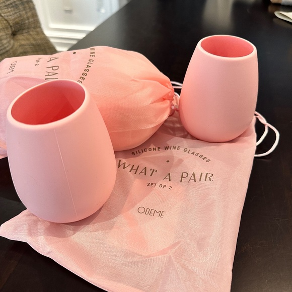 ODEME What A Pair Pink 2 Silicone Wine Glasses FabFitFun Brand New in Package - Picture 2 of 2